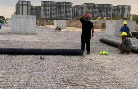 汉南土工格栅铺设前地基要怎么处理？